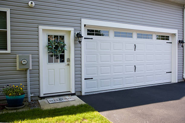 24/7 Emergency Garage Door Panel Replacement experts in Vicksburg, MI